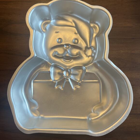 Vintage 1991 Wilton Teddy Bear with Present Cake Pan 2105-4432 - Picture 2 of 6